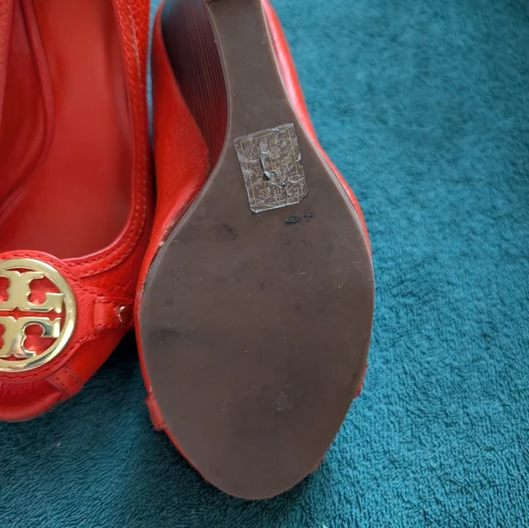 Tory Burch Orange Red Wedge with Gold Accents - Picture 4 of 5